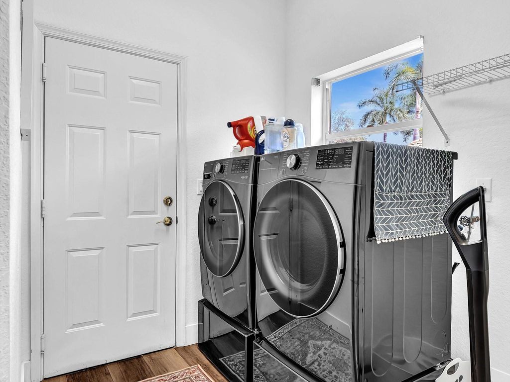 Image 28 of property listing at 10986 NW 62nd Court, Parkland, FL 33076