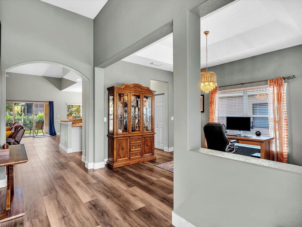 Image 3 of property listing at 10986 NW 62nd Court, Parkland, FL 33076