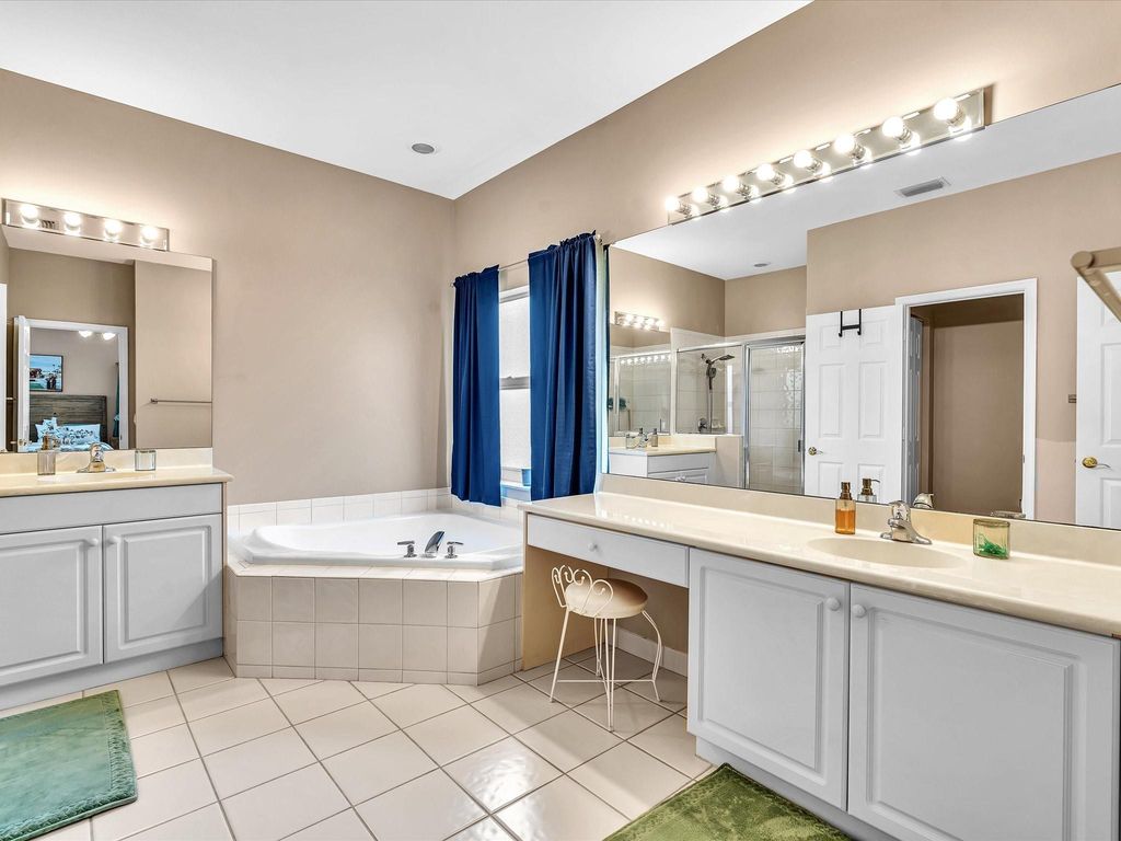 Image 32 of property listing at 10986 NW 62nd Court, Parkland, FL 33076