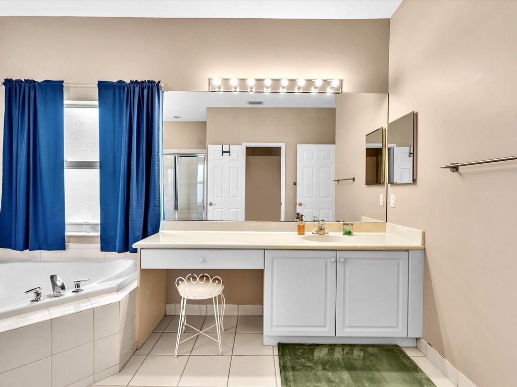 Image 33 of property listing at 10986 NW 62nd Court, Parkland, FL 33076