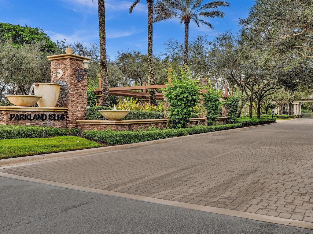 Image 35 of property listing at 10986 NW 62nd Court, Parkland, FL 33076