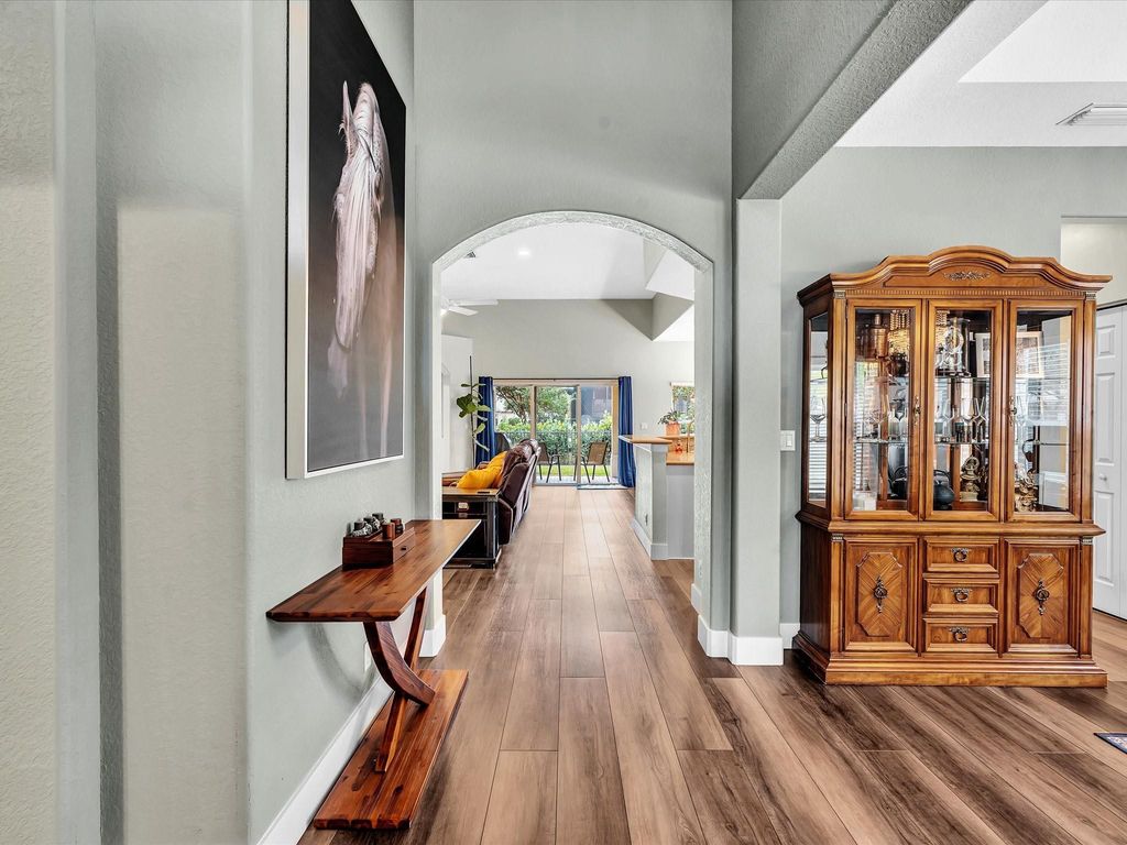 Image 6 of property listing at 10986 NW 62nd Court, Parkland, FL 33076