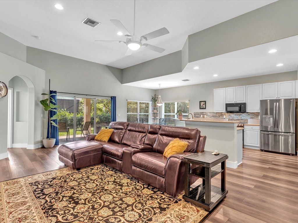 Image 9 of property listing at 10986 NW 62nd Court, Parkland, FL 33076