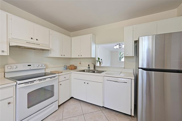 609 WOODLAWN DRIVE, Bradenton, FL 34210