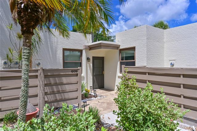 609 WOODLAWN DRIVE, Bradenton, FL 34210