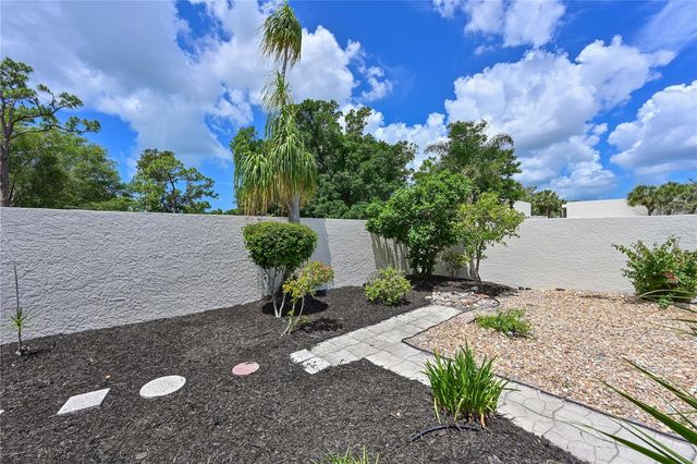 609 WOODLAWN DRIVE, Bradenton, FL 34210