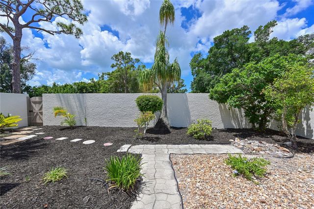 609 WOODLAWN DRIVE, Bradenton, FL 34210