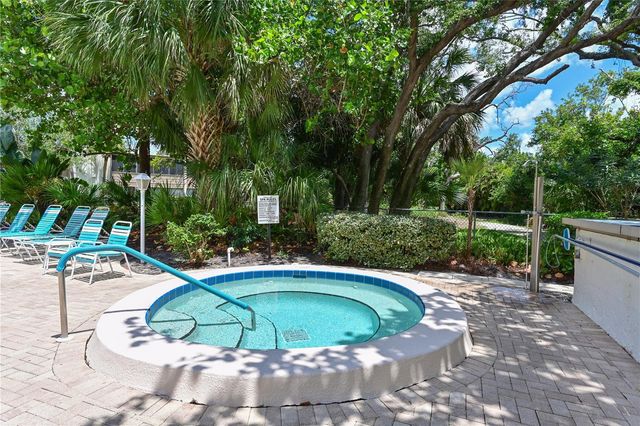 609 WOODLAWN DRIVE, Bradenton, FL 34210
