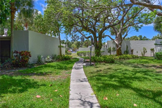 609 WOODLAWN DRIVE, Bradenton, FL 34210