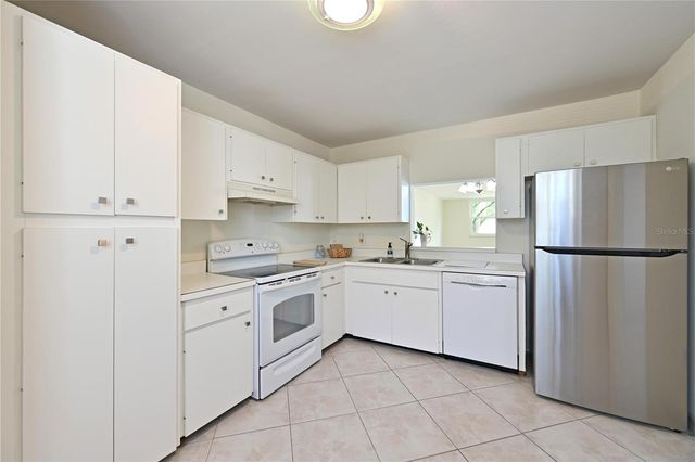 609 WOODLAWN DRIVE, Bradenton, FL 34210