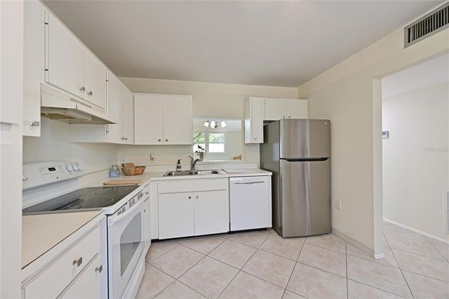 609 WOODLAWN DRIVE, Bradenton, FL 34210