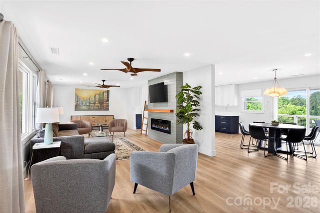 134 W Oakview Road, Asheville, NC 28806