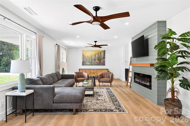 134 W Oakview Road, Asheville, NC 28806