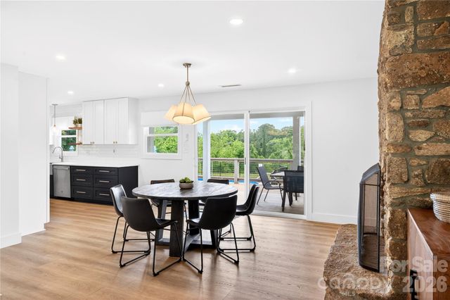 134 W Oakview Road, Asheville, NC 28806