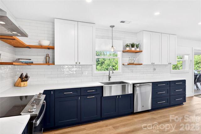 134 W Oakview Road, Asheville, NC 28806