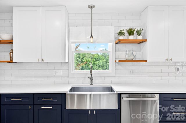 134 W Oakview Road, Asheville, NC 28806