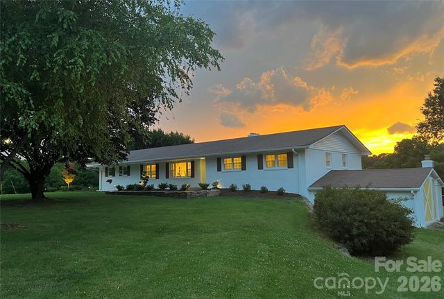 134 W Oakview Road, Asheville, NC 28806