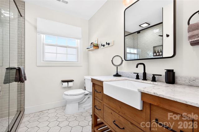 134 W Oakview Road, Asheville, NC 28806