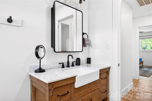 134 W Oakview Road, Asheville, NC 28806