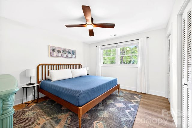 134 W Oakview Road, Asheville, NC 28806