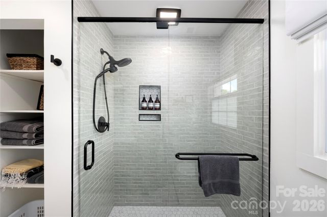 134 W Oakview Road, Asheville, NC 28806