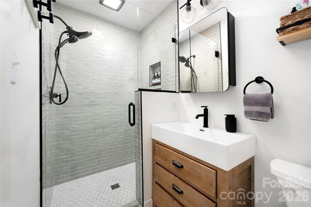 134 W Oakview Road, Asheville, NC 28806