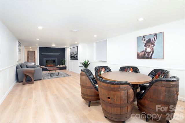 134 W Oakview Road, Asheville, NC 28806