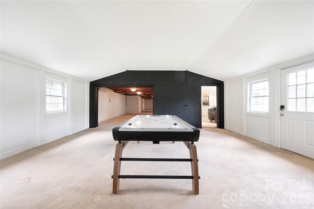 134 W Oakview Road, Asheville, NC 28806