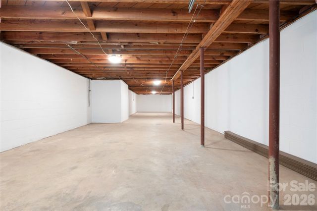 134 W Oakview Road, Asheville, NC 28806