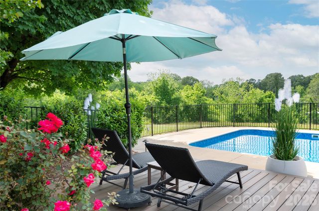134 W Oakview Road, Asheville, NC 28806