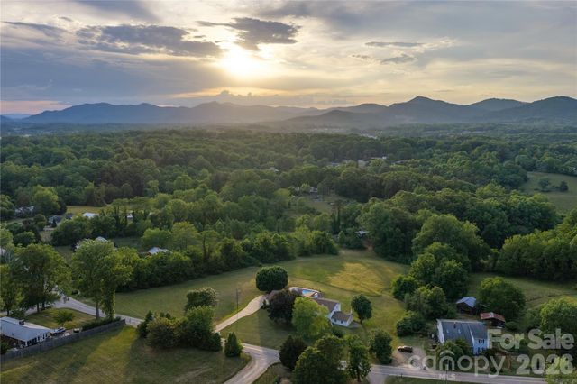 134 W Oakview Road, Asheville, NC 28806