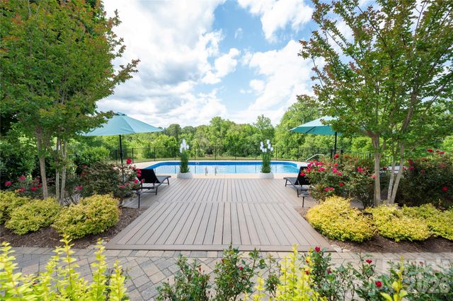134 W Oakview Road, Asheville, NC 28806