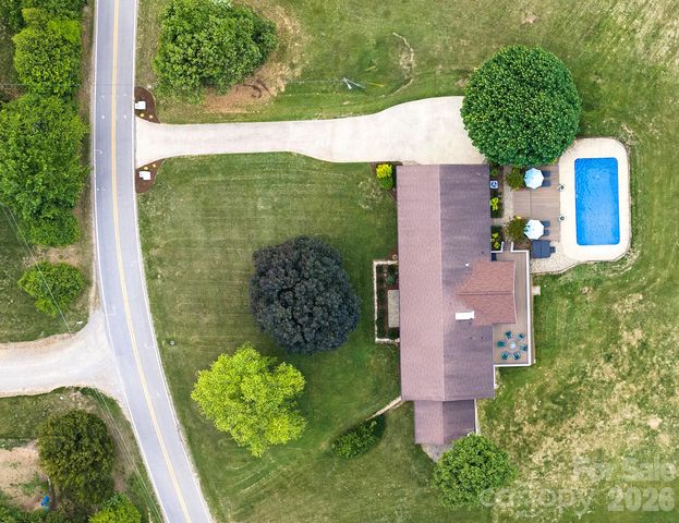 134 W Oakview Road, Asheville, NC 28806