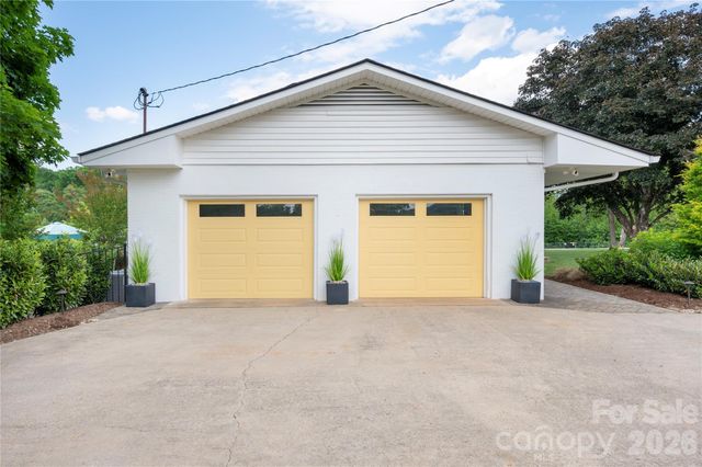 134 W Oakview Road, Asheville, NC 28806