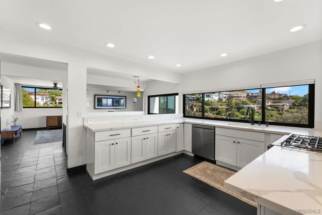 Image 10 of property listing at 7949 Pasadena Avenue, La Mesa, CA 91941
