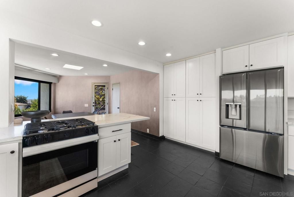 Image 12 of property listing at 7949 Pasadena Avenue, La Mesa, CA 91941