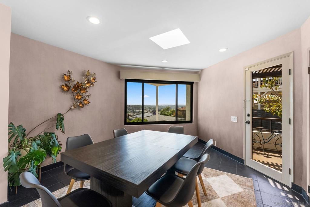 Image 14 of property listing at 7949 Pasadena Avenue, La Mesa, CA 91941