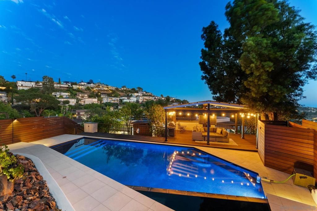 Image 2 of property listing at 7949 Pasadena Avenue, La Mesa, CA 91941