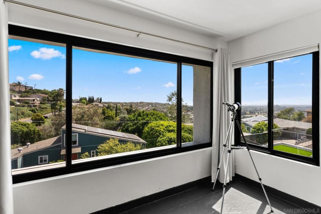 Image 5 of property listing at 7949 Pasadena Avenue, La Mesa, CA 91941