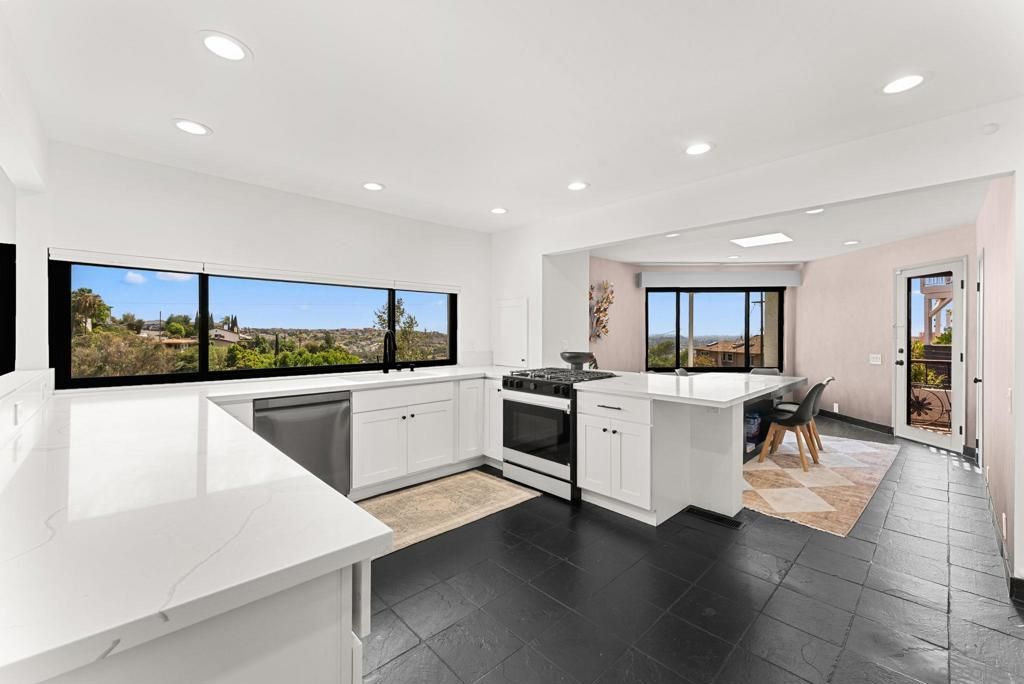 Image 9 of property listing at 7949 Pasadena Avenue, La Mesa, CA 91941