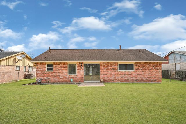 11502 Fawnway Dr, Houston, TX 77048