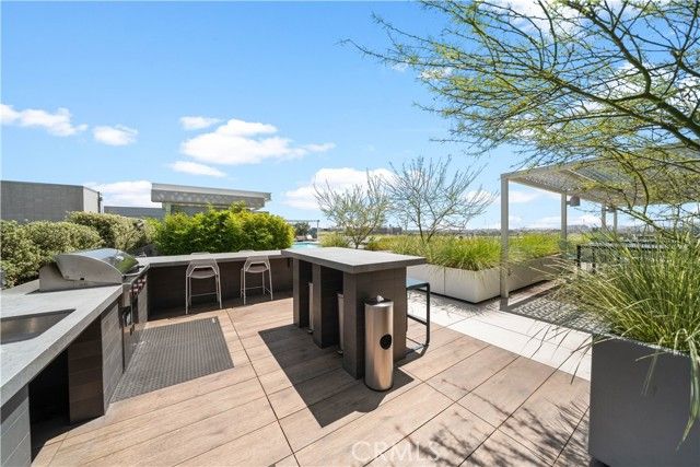 527 Molino Street 213, Los Angeles, CA 90013