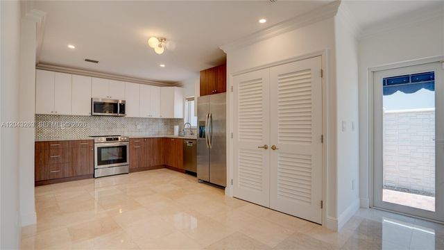 500 SW 51st Ct 1, Miami, FL 33134