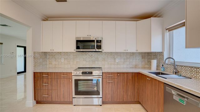 500 SW 51st Ct 1, Miami, FL 33134