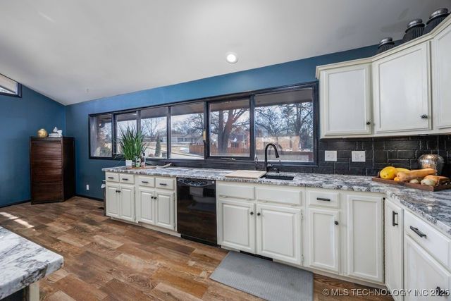 2007 Skyline Drive, Bartlesville, OK 74006