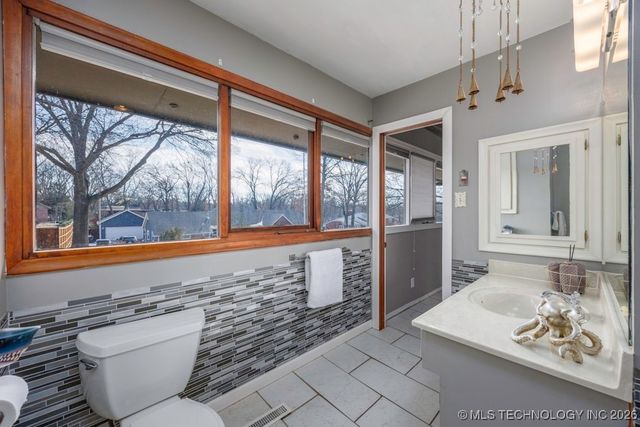 2007 Skyline Drive, Bartlesville, OK 74006