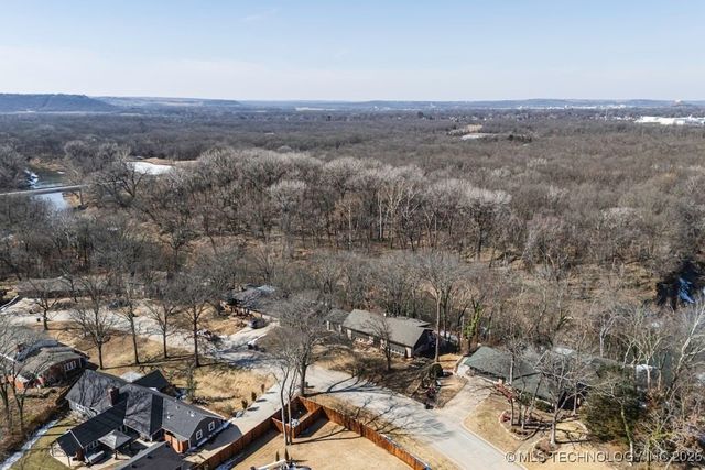 2007 Skyline Drive, Bartlesville, OK 74006