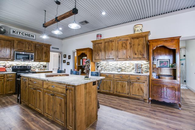 2230 Farm-to-market 2662, Bronte, TX 76933