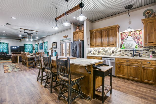 2230 Farm-to-market 2662, Bronte, TX 76933