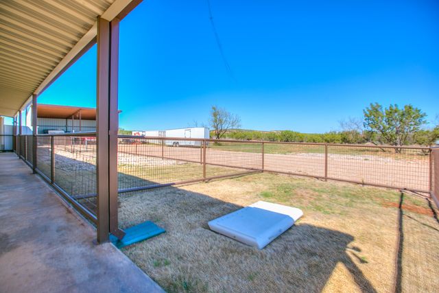 2230 Farm-to-market 2662, Bronte, TX 76933